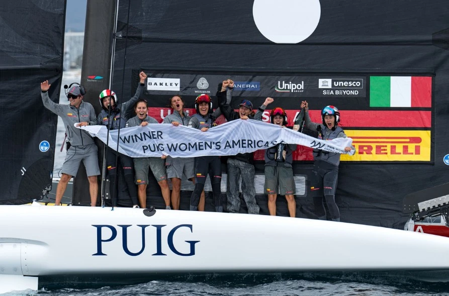 Italian women's sailing win celebrated
