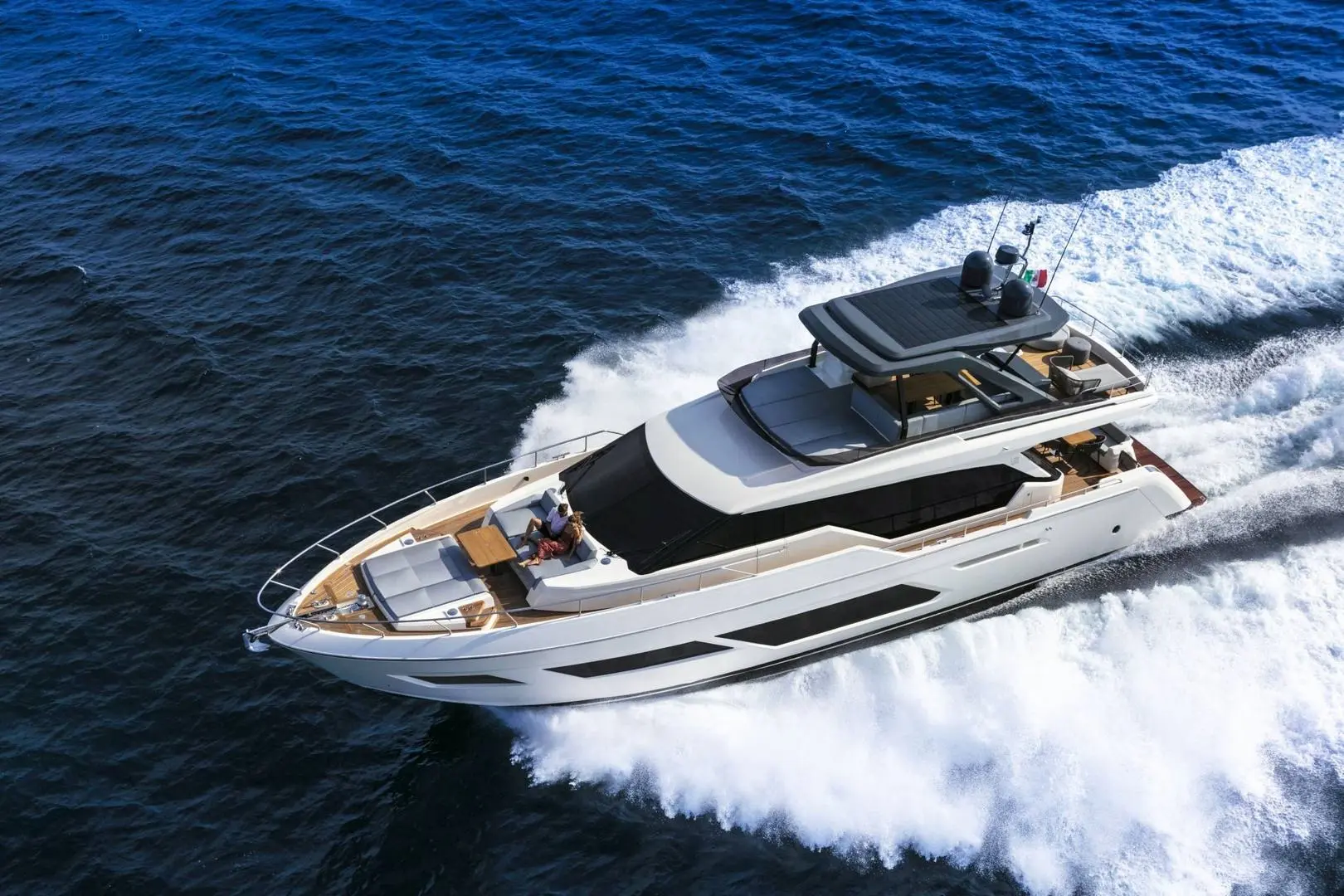 Ferretti 720 yacht