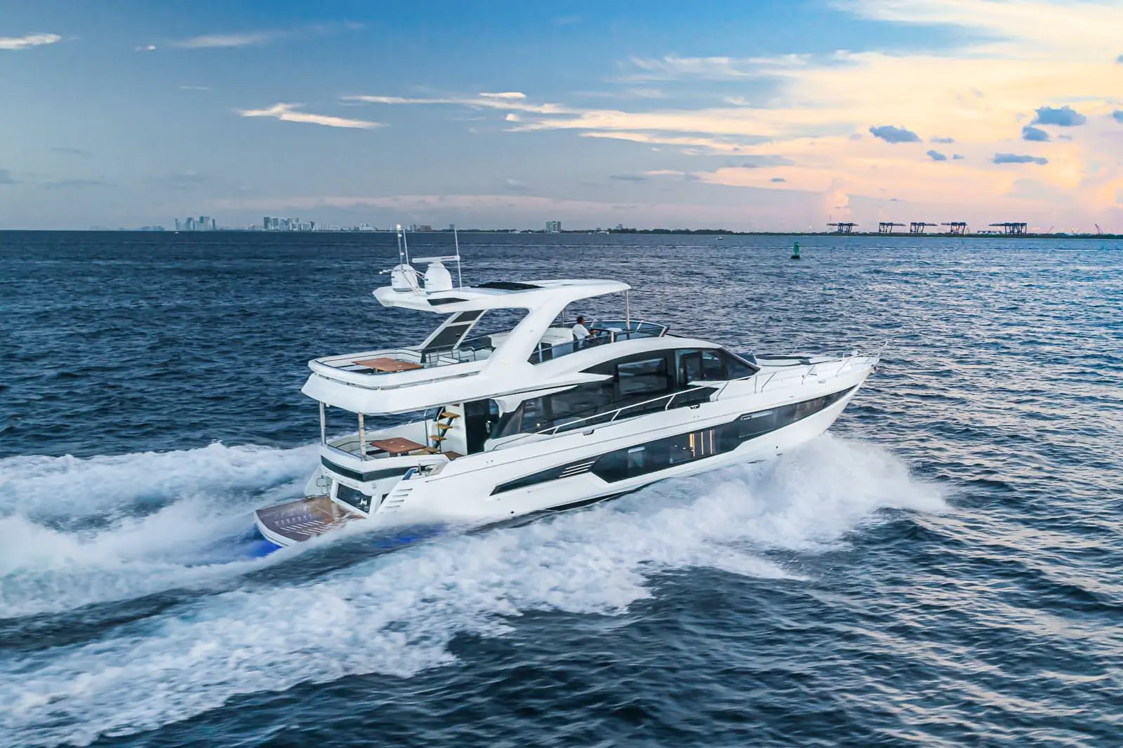Galeon 680 Fly