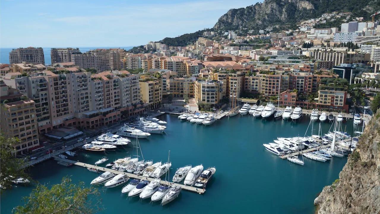 Which is Better, Ferretti Yachts or Sunseeker?