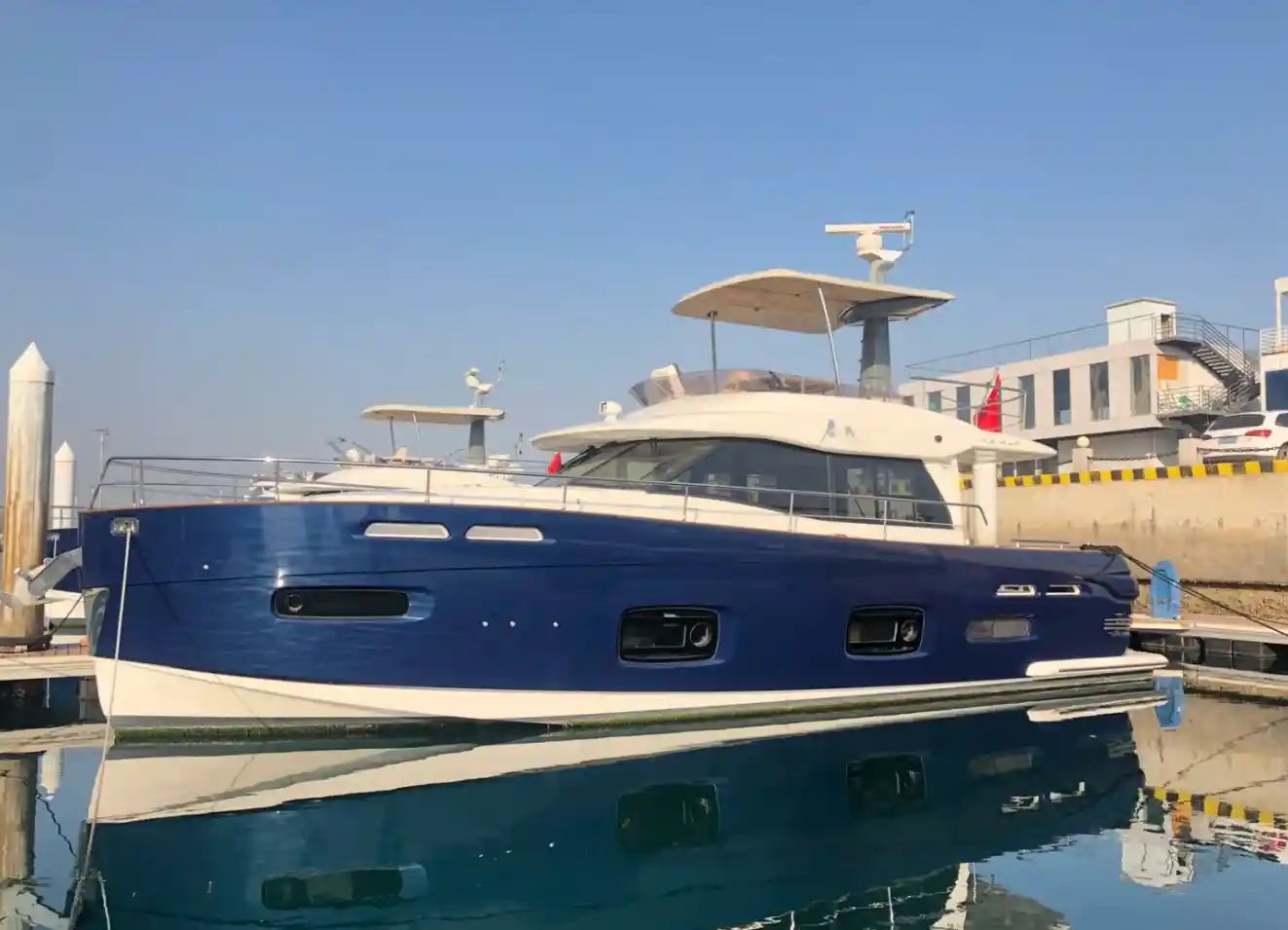 Second-hand AZIMUT Magellan 50 luxury yacht