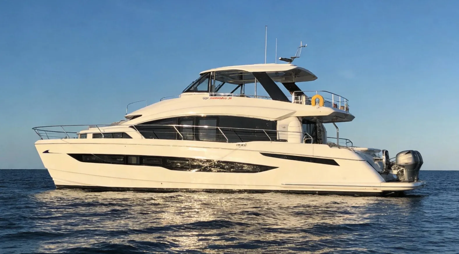 Aquila 54 Yacht