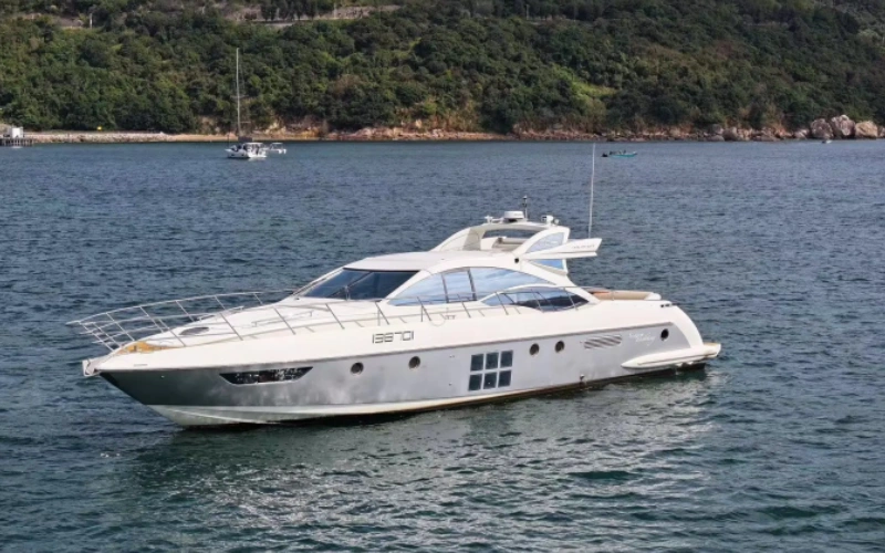 Azimut Flybridge vs Sport Yachts