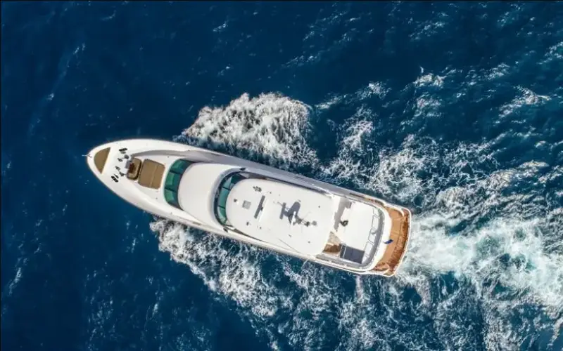 Horizon E98 Superyacht