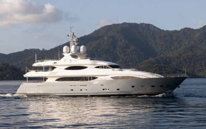 CRN vs Benetti Yachts