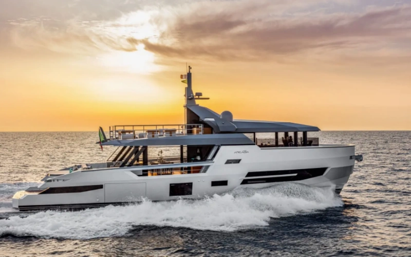 Arcadia vs Traditional Motor Yachts