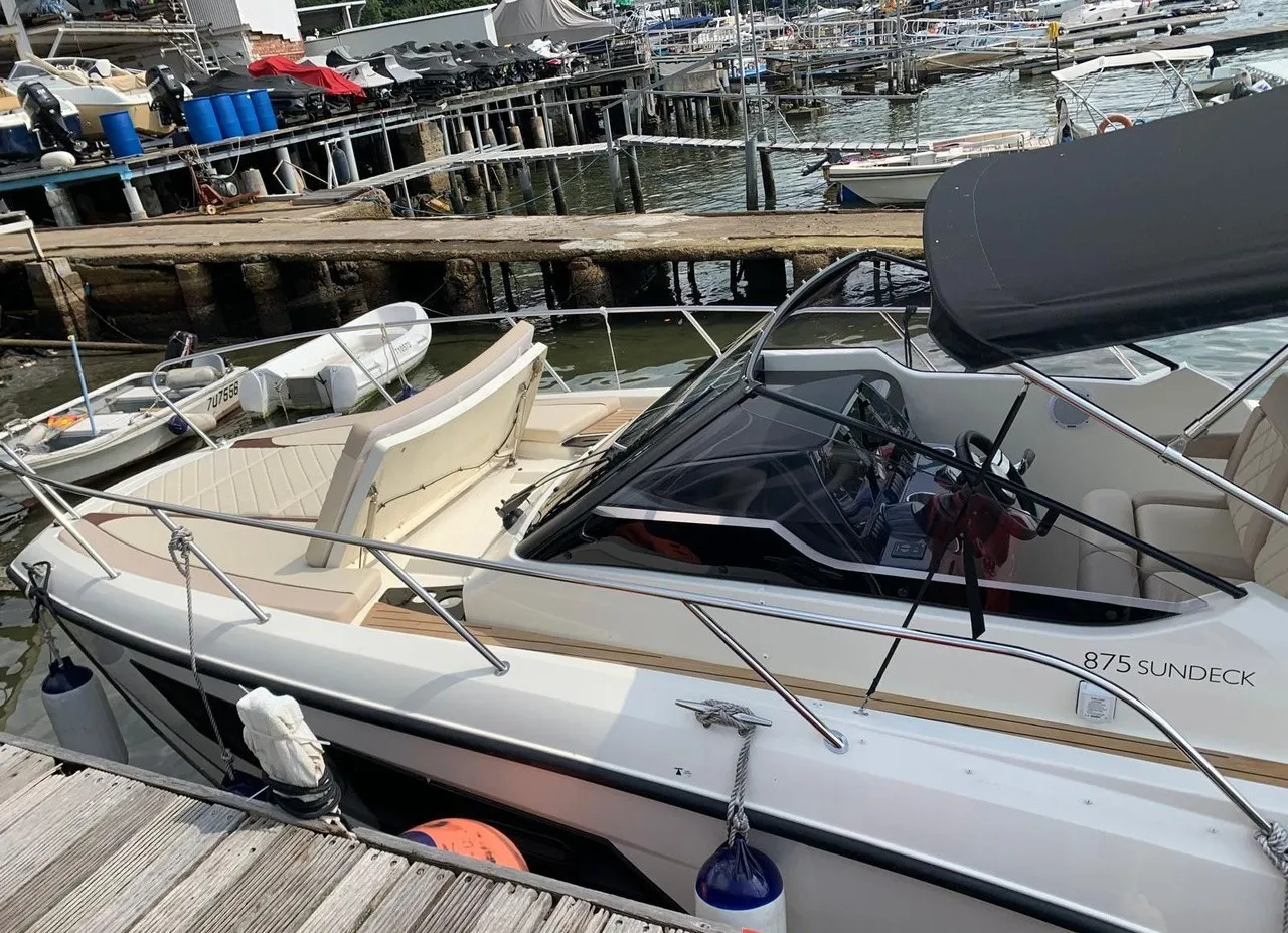 Quicksilver 875 Sundeck