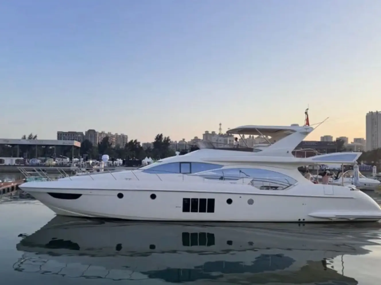 Azimut 64