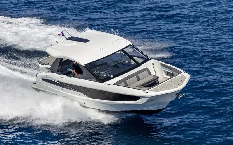 Sport Yacht