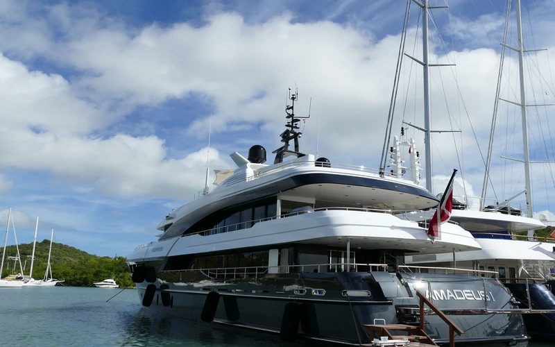 Flybridge Yacht
