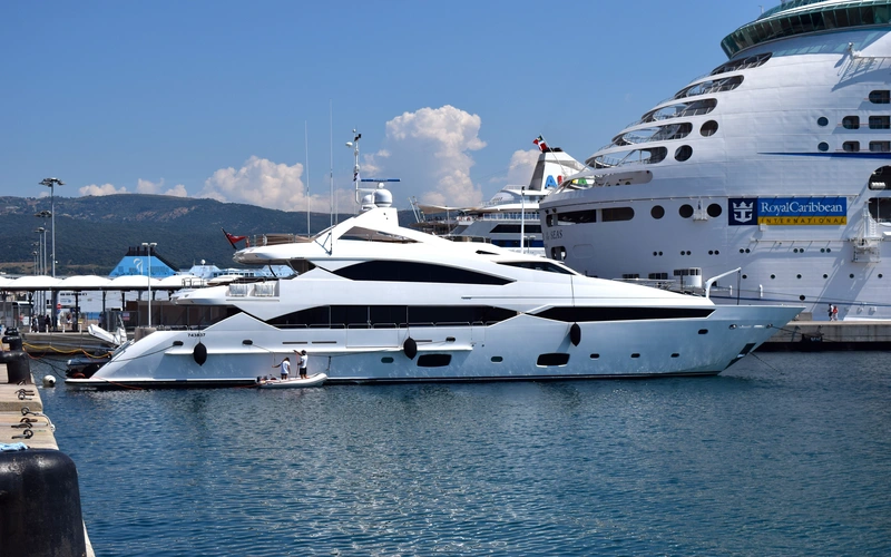 Flybridge Yacht