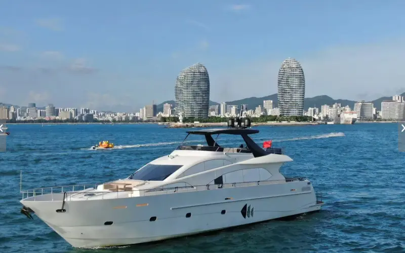 Luxury Flybridge Yacht